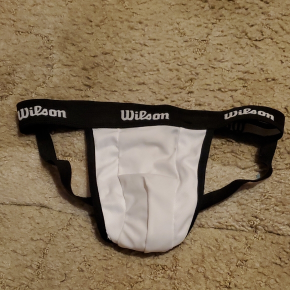 Wilson Black and White Supporter - Picture 1 of 4